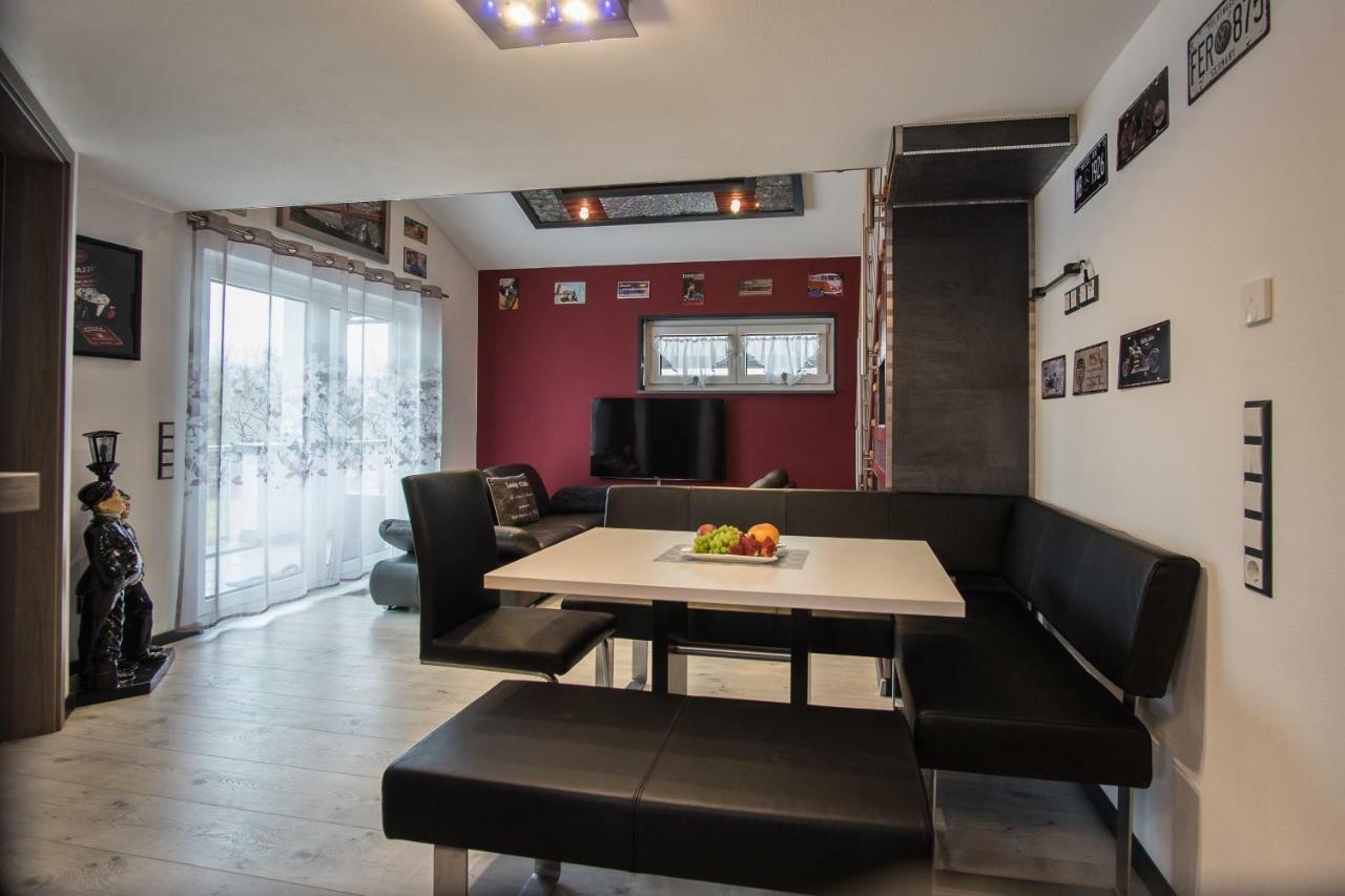 Bodensee-Fewo Modernes & Top-Ausgestattetes Appartement Incl Netflix, Fahrradgarage อูลดิงเงน มึลโฮเฟิน ภายนอก รูปภาพ