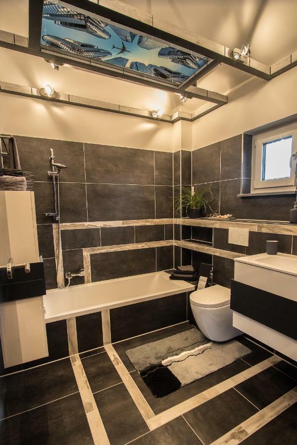 Bodensee-Fewo Modernes & Top-Ausgestattetes Appartement Incl Netflix, Fahrradgarage อูลดิงเงน มึลโฮเฟิน ภายนอก รูปภาพ