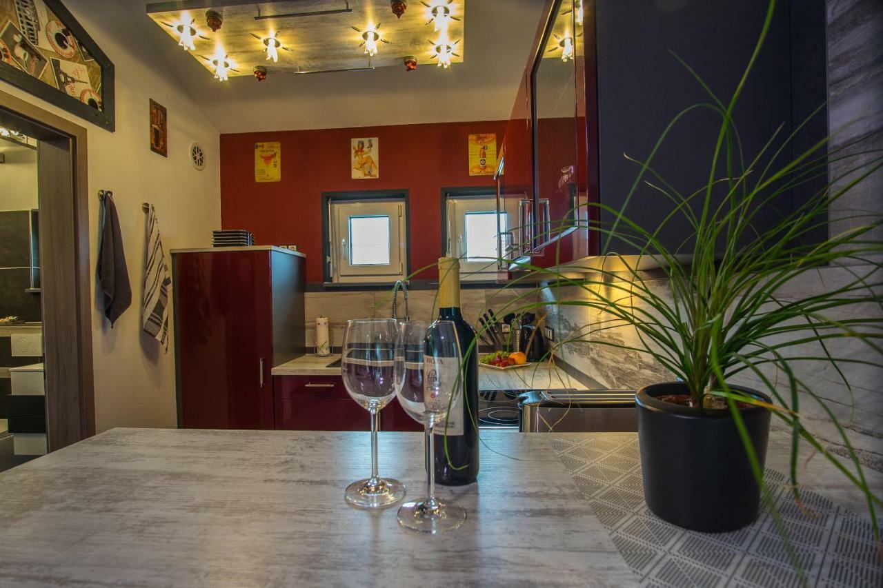 Bodensee-Fewo Modernes & Top-Ausgestattetes Appartement Incl Netflix, Fahrradgarage อูลดิงเงน มึลโฮเฟิน ภายนอก รูปภาพ